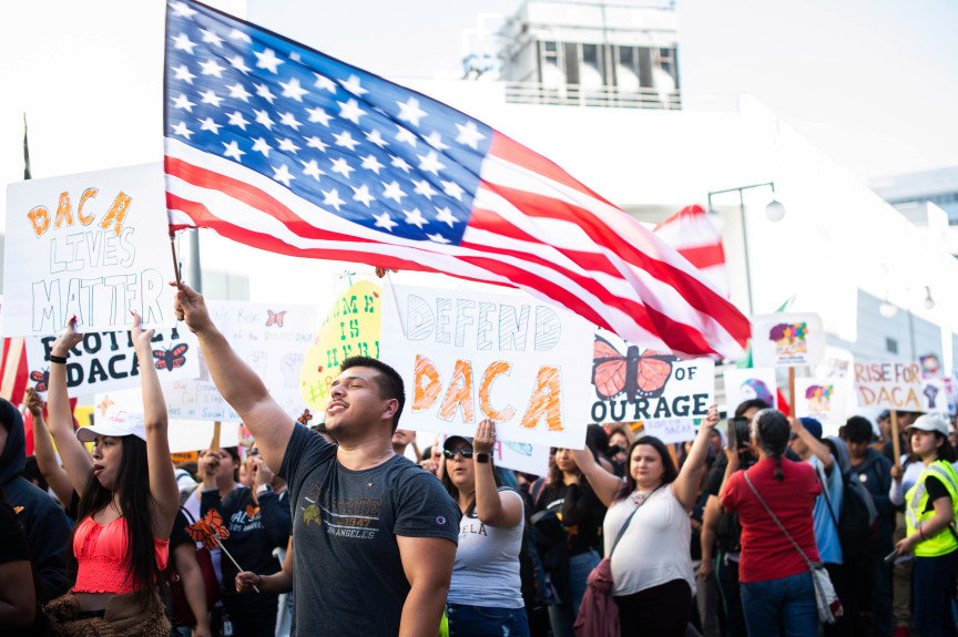 Judge orders Trump administration to accept new DACA applications